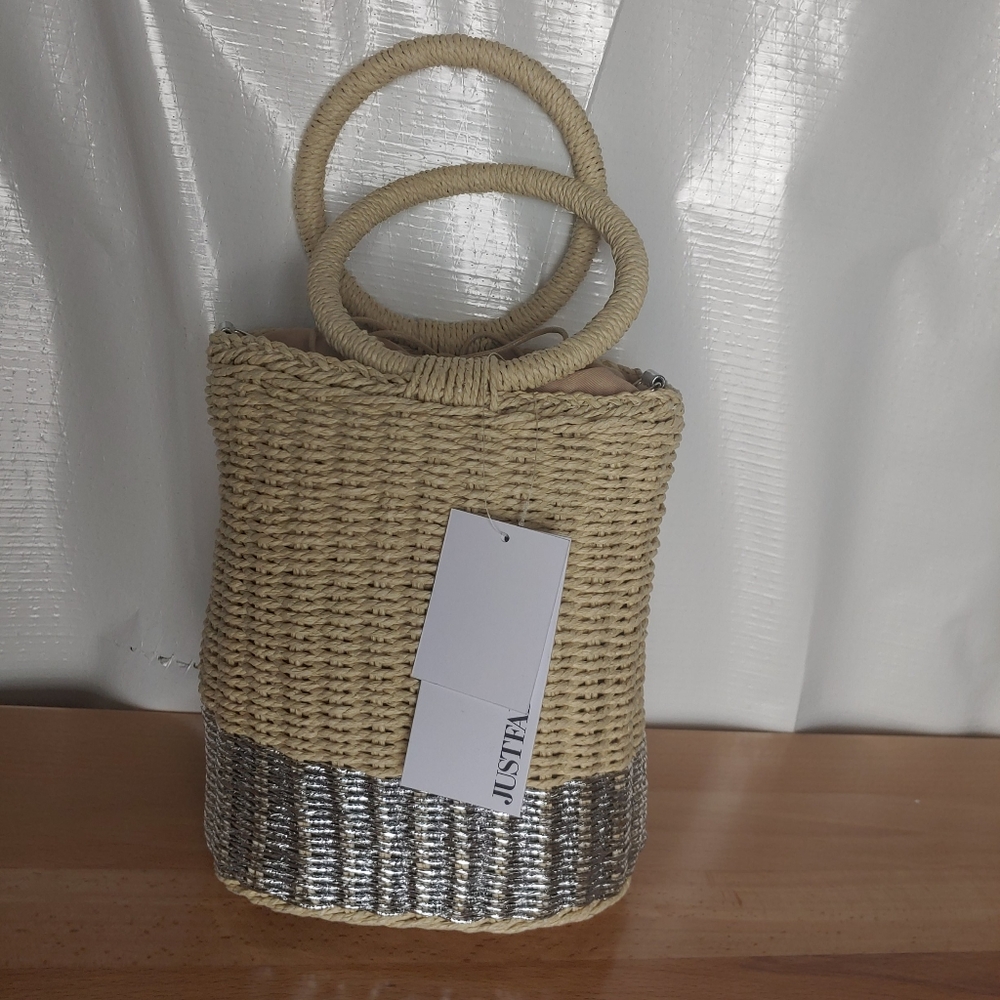JustFab Straw Bucket Bag Purse Hobo Metallic Silver Woven Tote Boho Coastal NWT - Picture 2 of 6